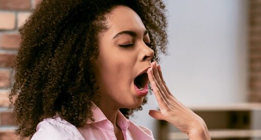 MAUVAISE HALEINE : CINQ CONSEILS POUR ÉLIMINER LES ODEURS ET LES MALADIES DES GENCIVES DE VOTRE BOUCHE